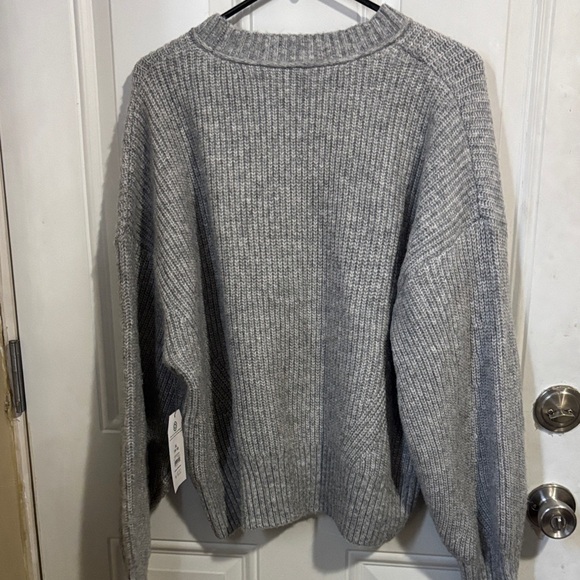 Time and Tru Gray Ribbed Crewneck Sweater - Picture 4 of 6